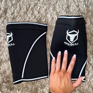 iron bull strength lifting knee sleeves